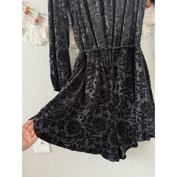 Ecote Urban Outfitters Black Paisley Velvet Off Shoulder Romper Whimsigoth Fairy - Picture 8 of 9
